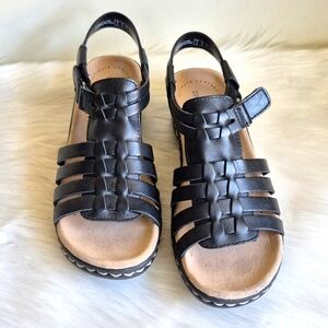 Clarks Women's Lexi Bridge Black Sandals Sz 5.5 M